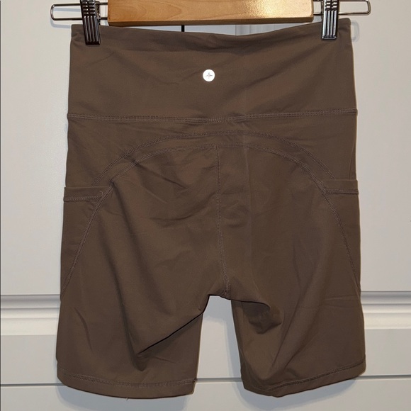 Halara Workout Biking Shorts Pockets - Picture 2 of 3